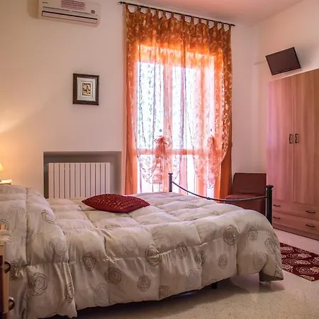 فندق مبيت وإفطار Casa Mariangi كاستيلانا غروتي