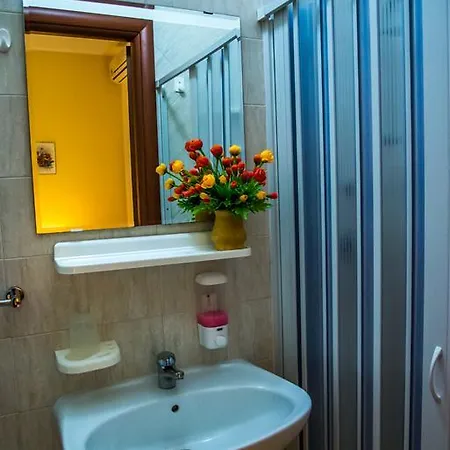 Casa Mariangi فندق مبيت وإفطار كاستيلانا غروتي