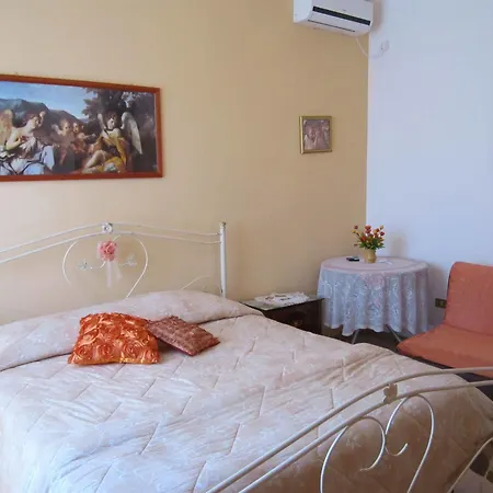 Casa Mariangi 3* كاستيلانا غروتي